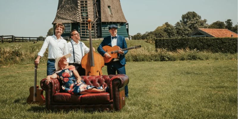 Christmas with the Marcia Bamberg Swing Quartet